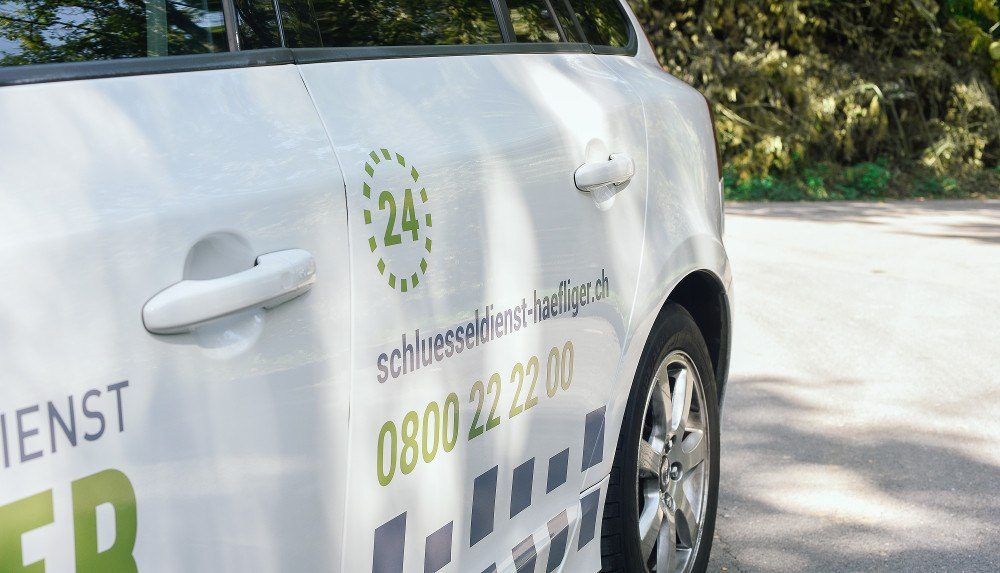 Einsatzfahrzeug von Schlüsselservice Oftringen auf dem Weg zu einem Betrieb im Wiggertal